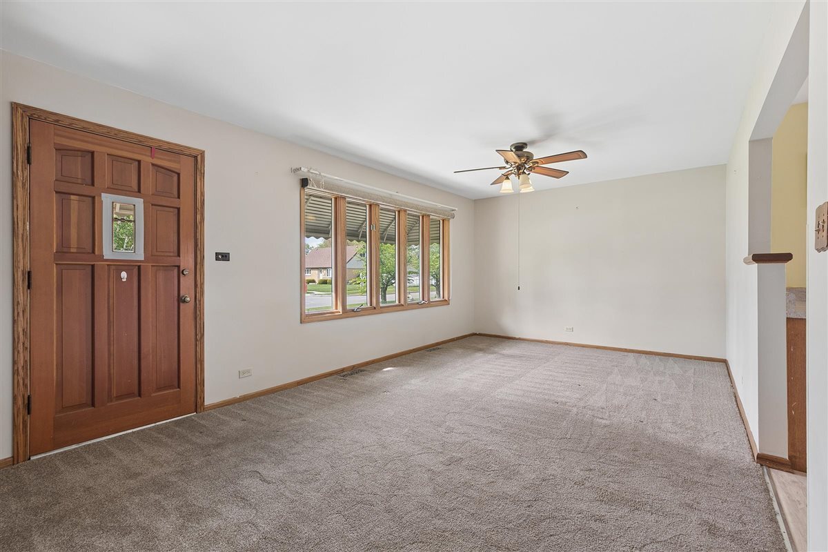 6854 Saratoga Drive, Bridgeview, IL