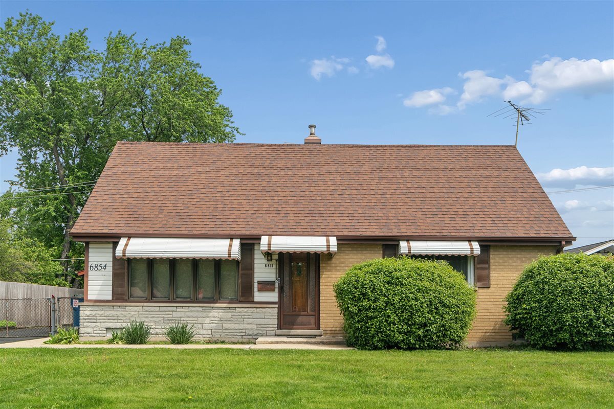 6854 Saratoga Drive, Bridgeview, IL