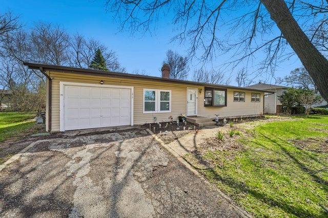 1412 Beach Road, McHenry, IL