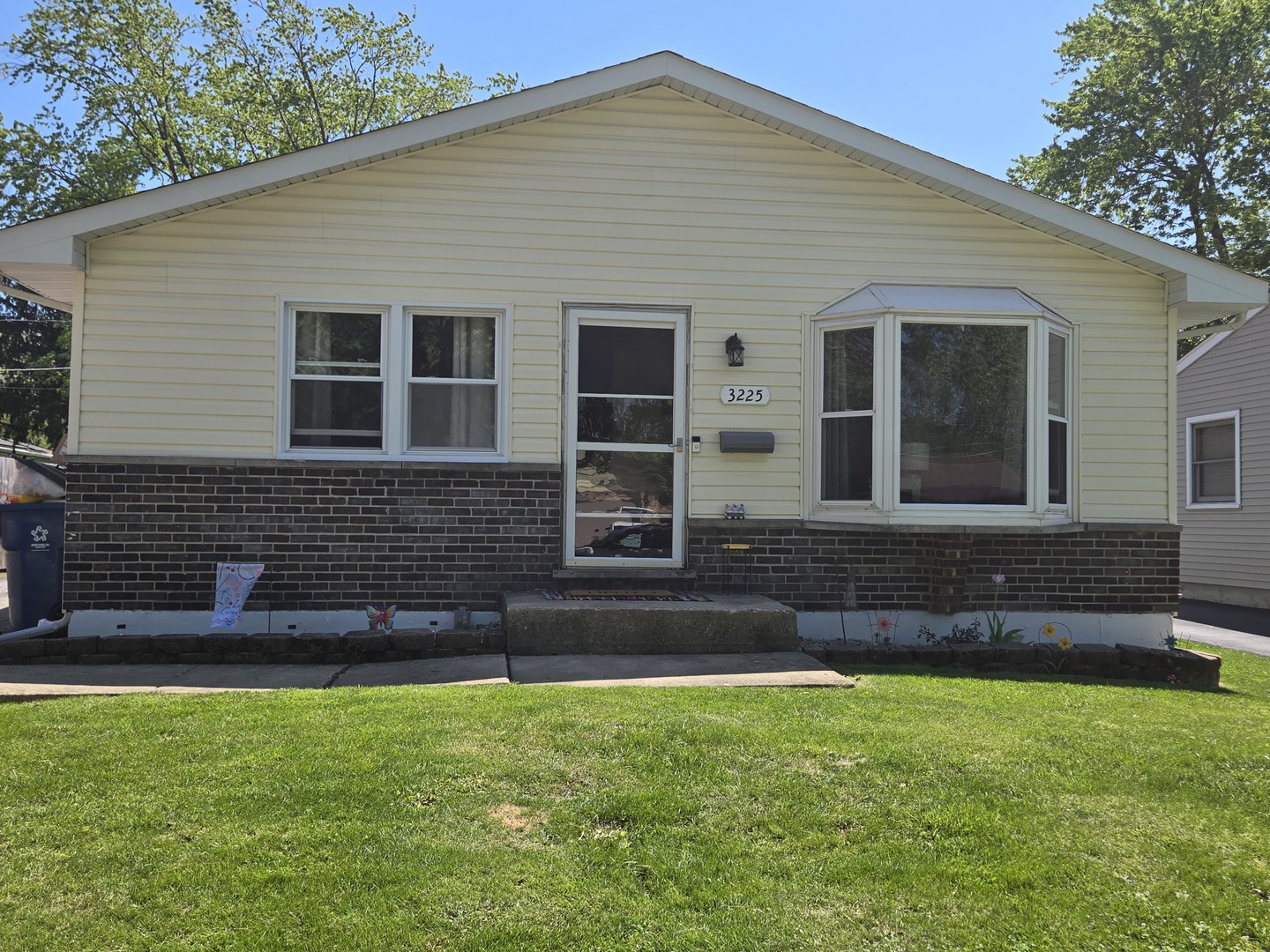 3225 Butler Avenue, Steger, IL