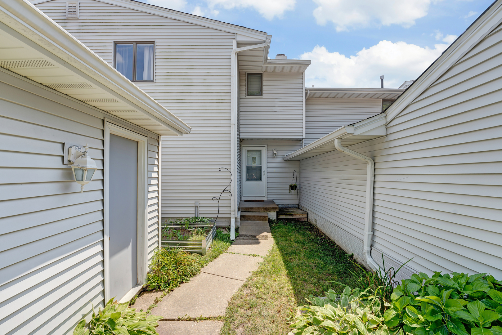 3450 Cedarview Court, Bettendorf, IA