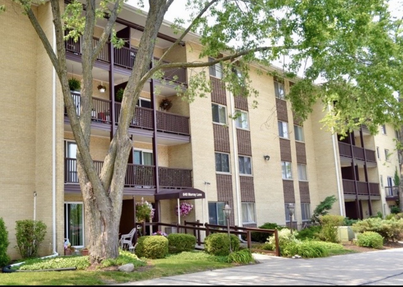 650 Murray Lane #416, Des Plaines, IL