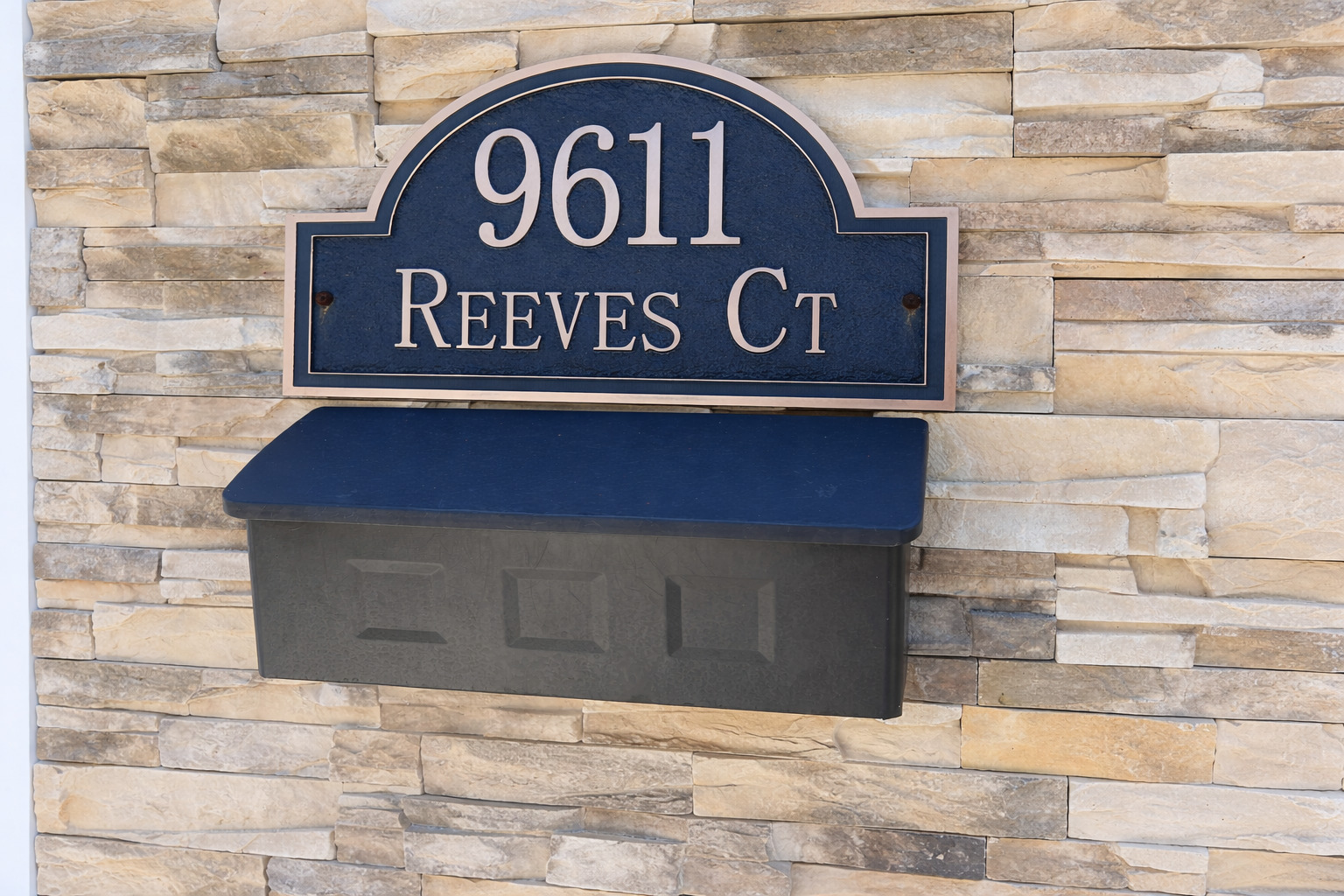 9611 Reeves Court, Franklin Park, IL