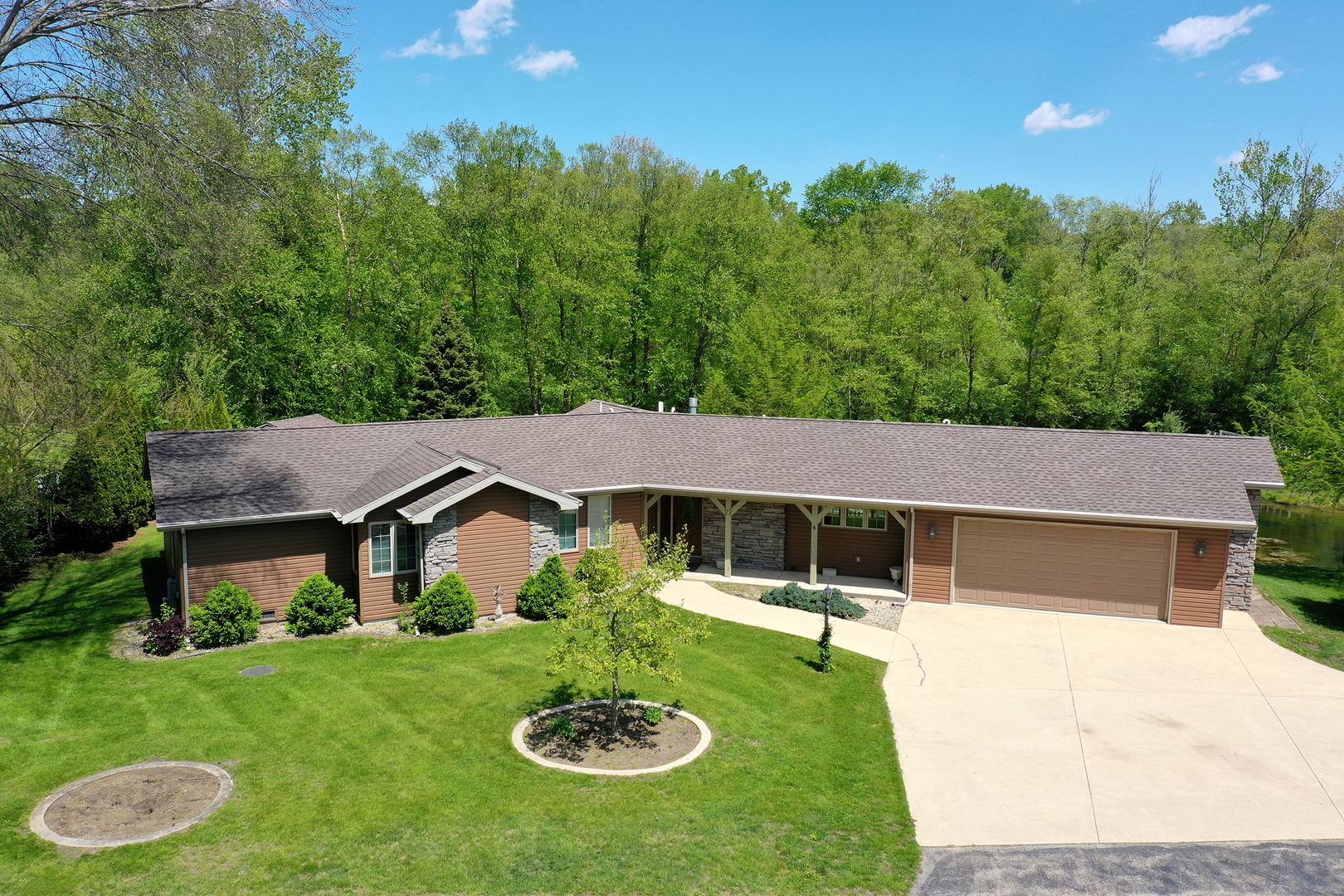 27 Birchwood Lane, St. Anne, IL