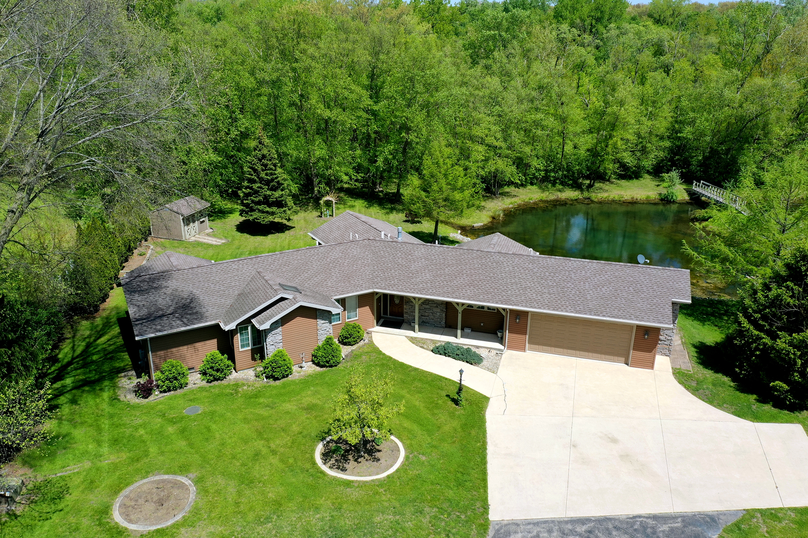 27 Birchwood Lane, St. Anne, IL