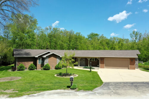 27 Birchwood Lane, St. Anne, IL