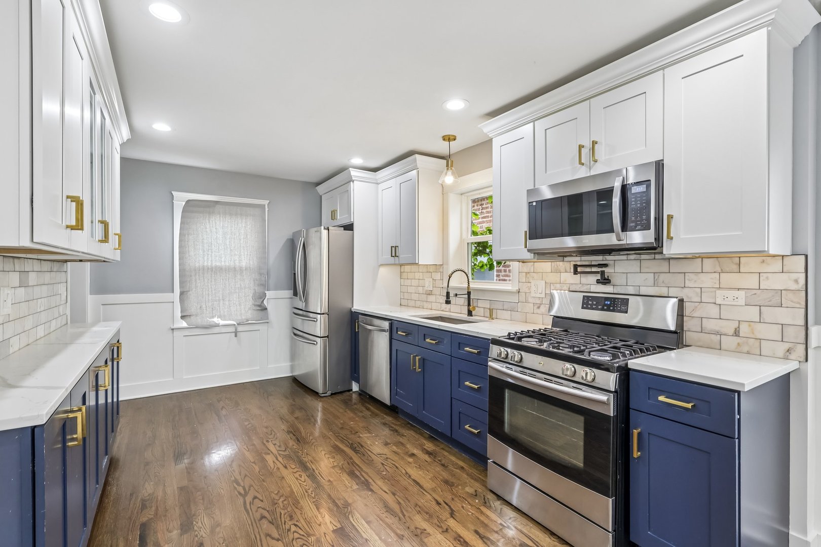 9023 S Oglesby Avenue, Chicago, IL