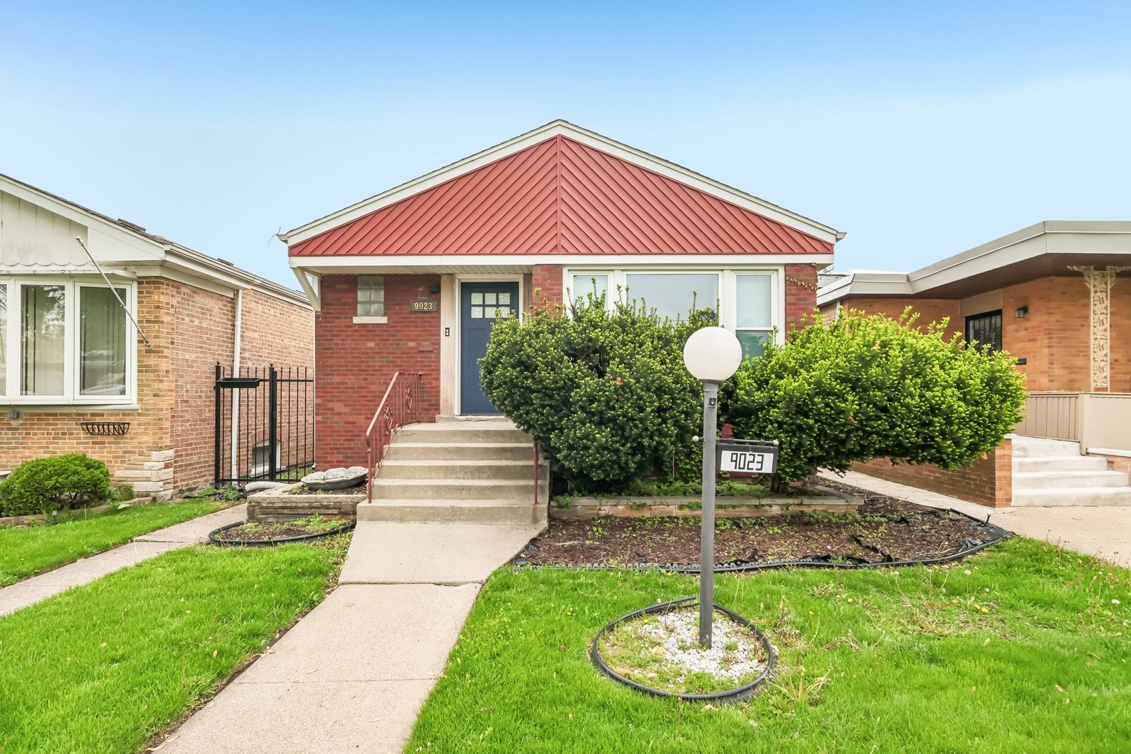 9023 S Oglesby Avenue, Chicago, IL