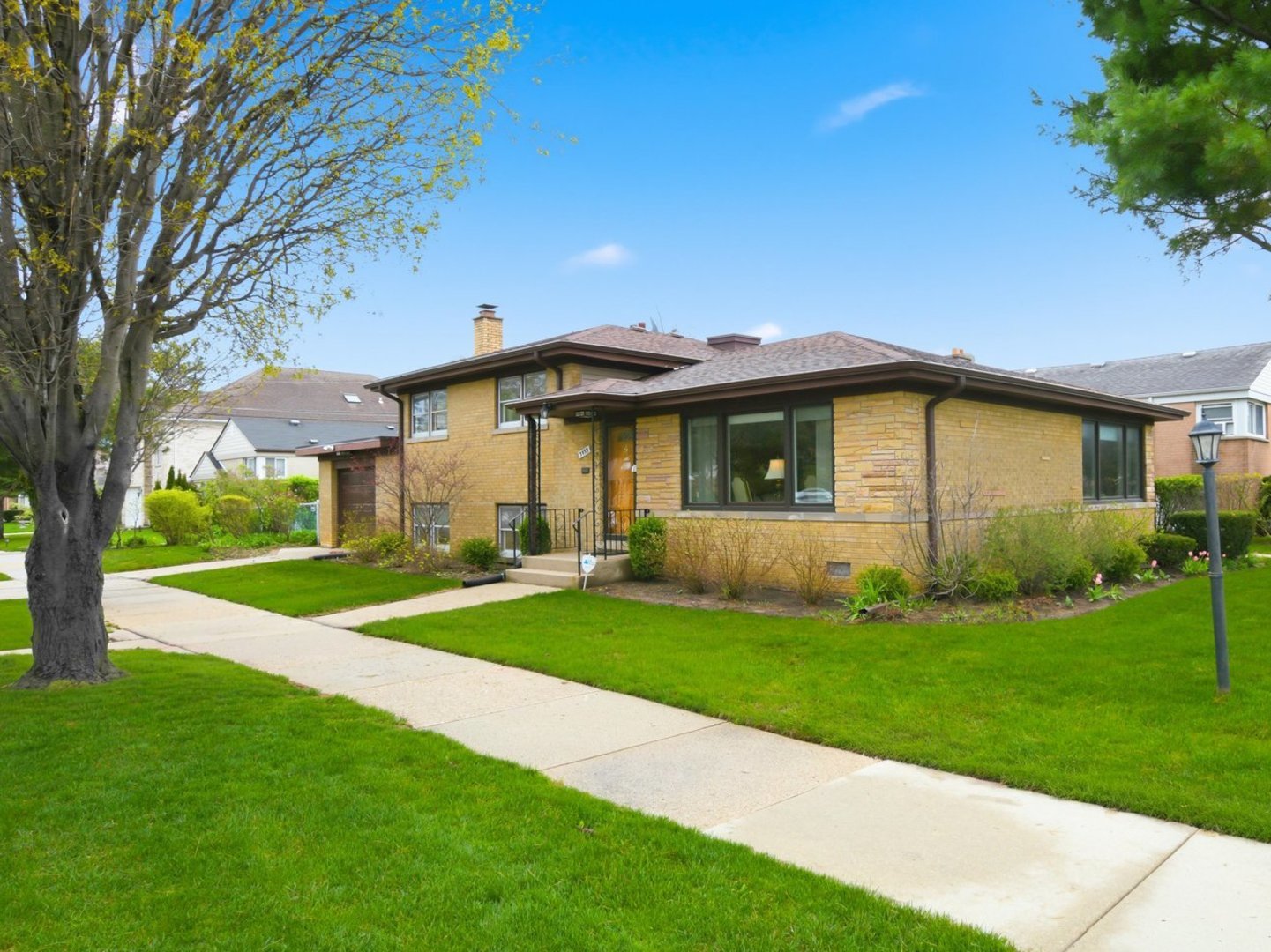 3955 W Greenleaf Avenue, Lincolnwood, IL