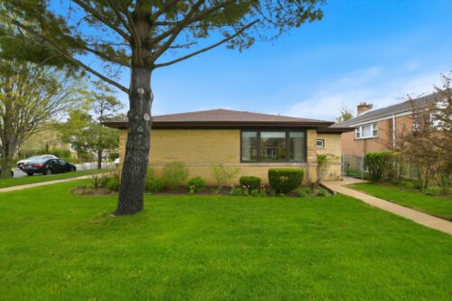 3955 W Greenleaf Avenue, Lincolnwood, IL