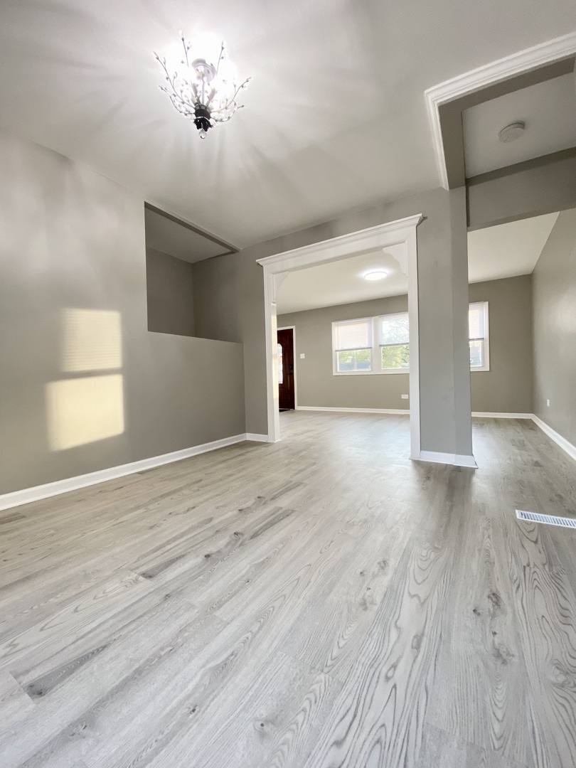 147 S Hill Street, Woodstock, IL