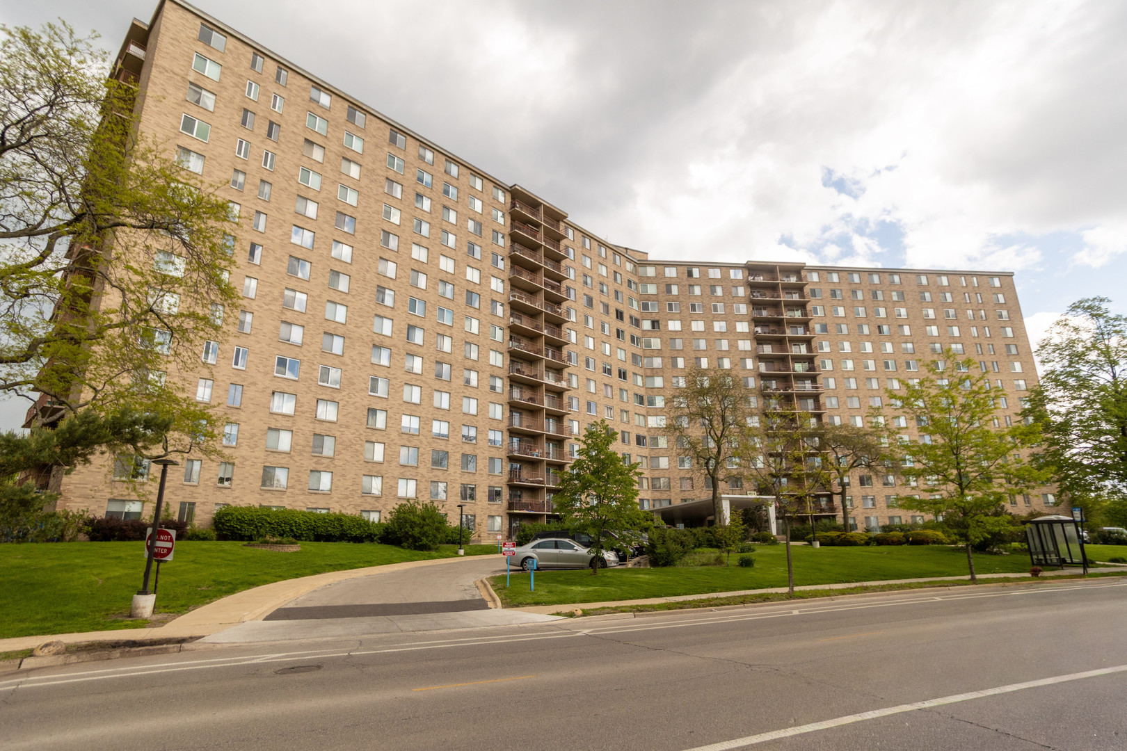 6833 N Kedzie Avenue #410, Chicago, IL