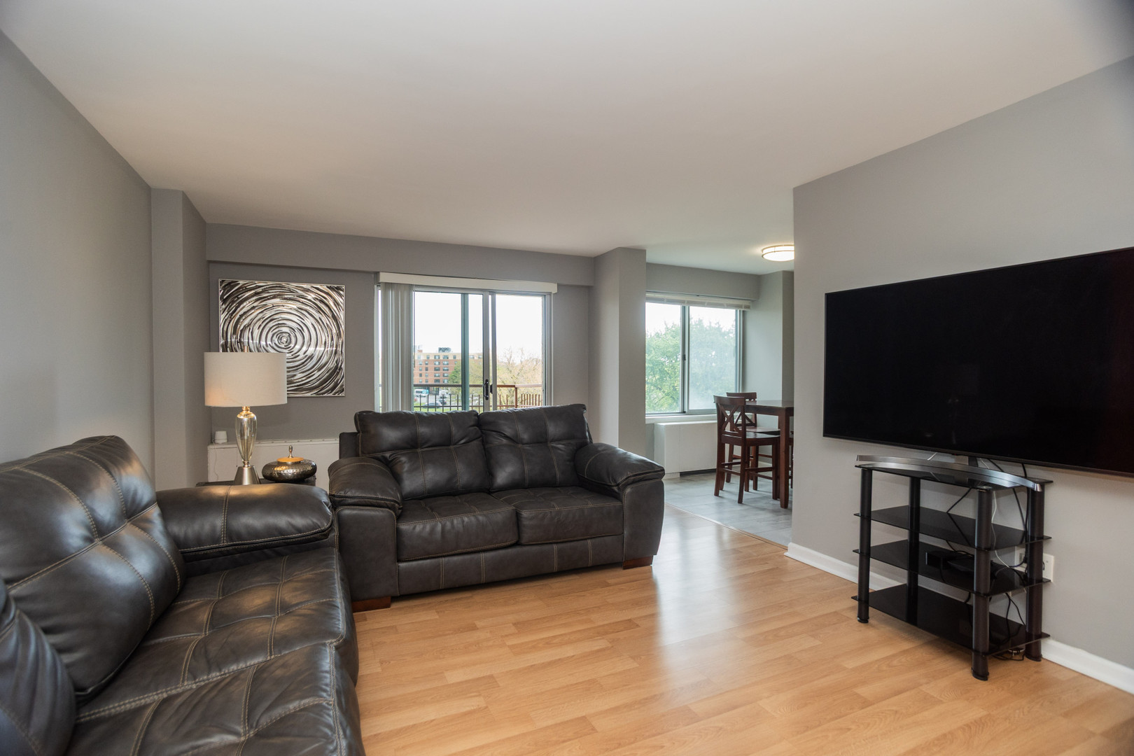 6833 N Kedzie Avenue #410, Chicago, IL