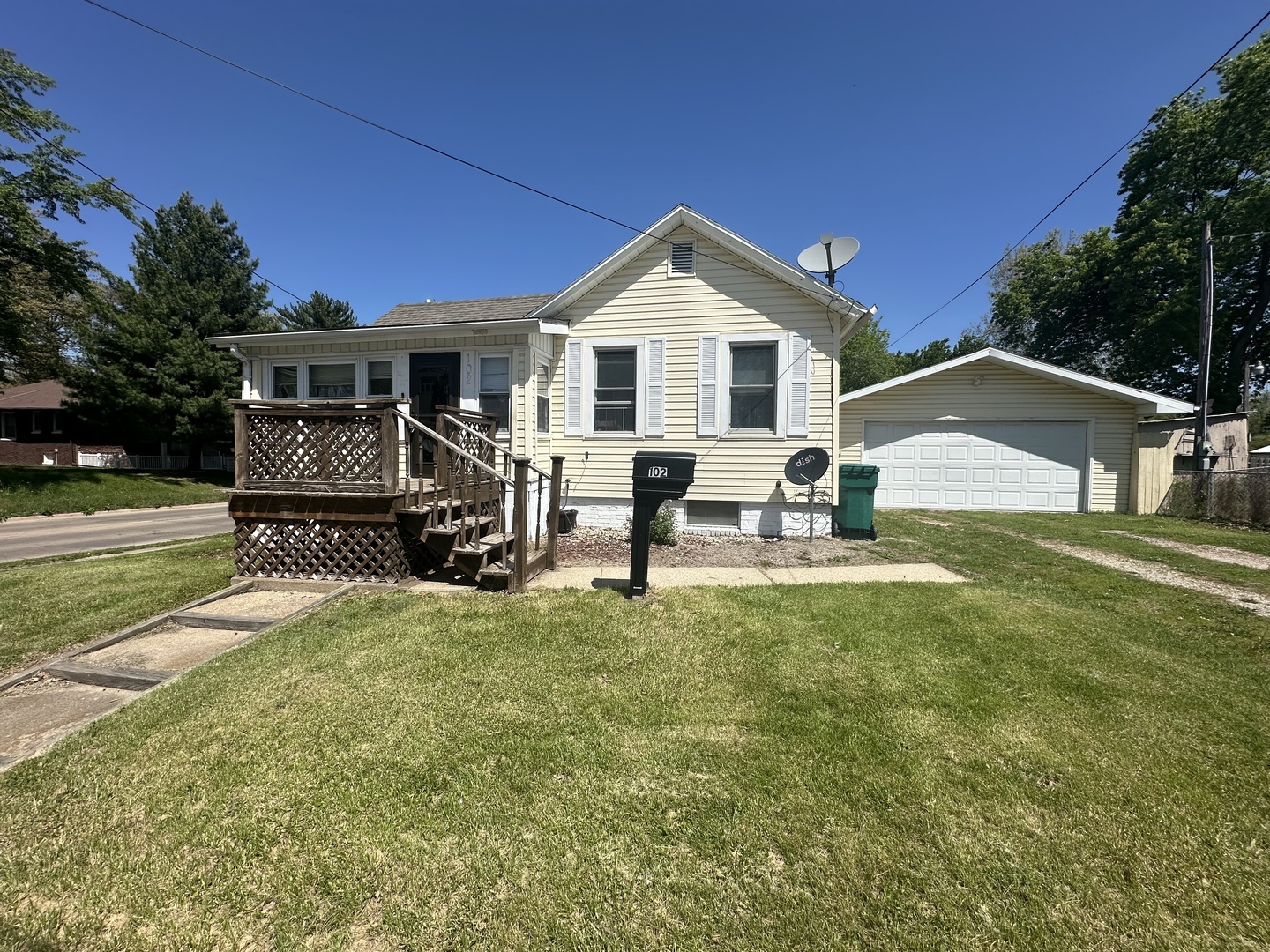102 E GROVE Street, Streator, IL