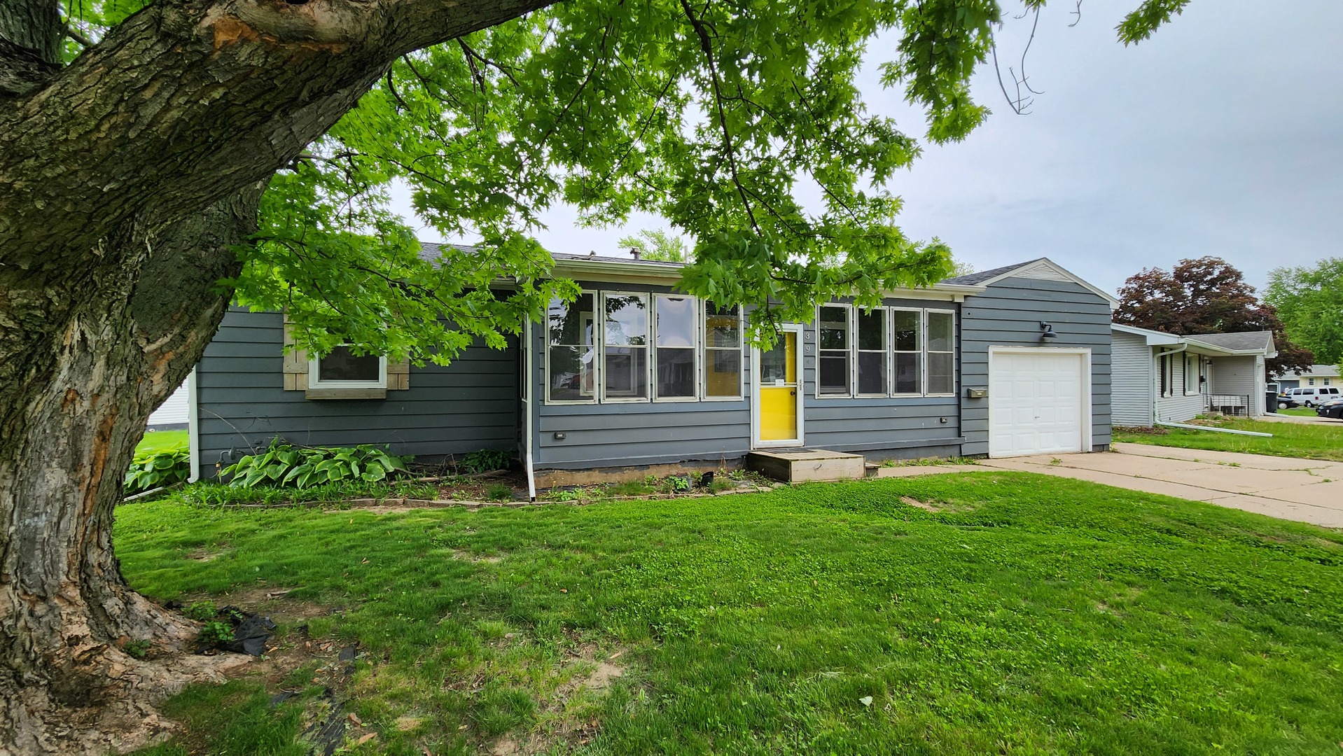 739 Highview Drive, Clinton, IA
