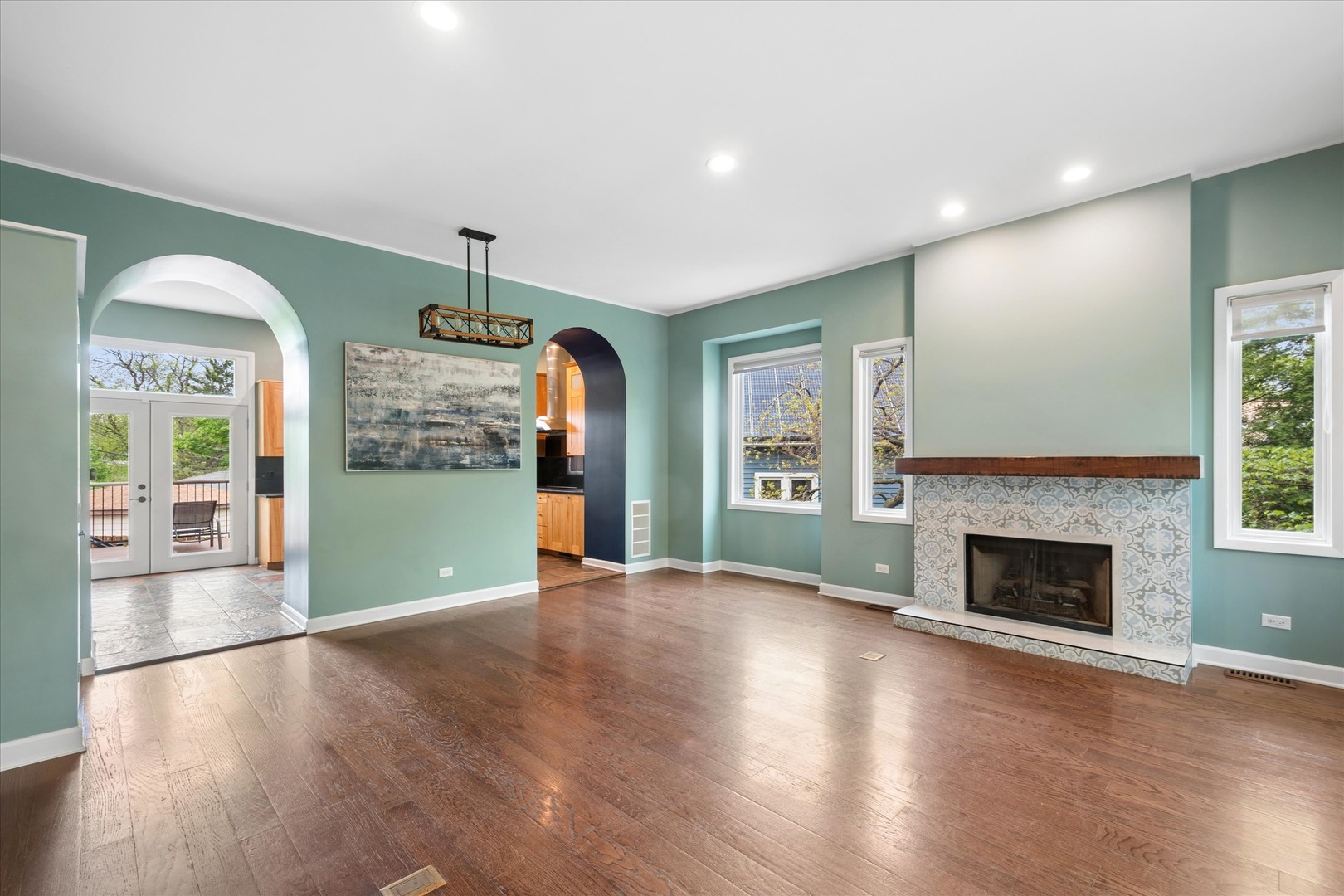 3708 N Kenneth Avenue, Chicago, IL