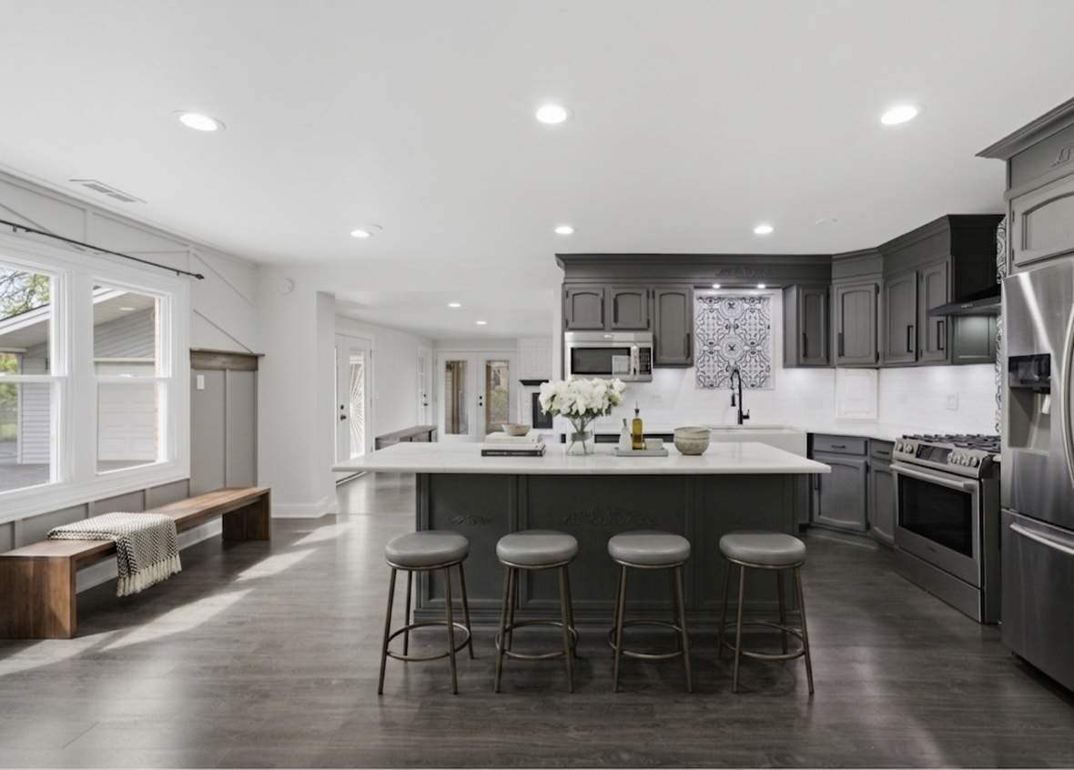 13000 Crescent Court, Crestwood, IL