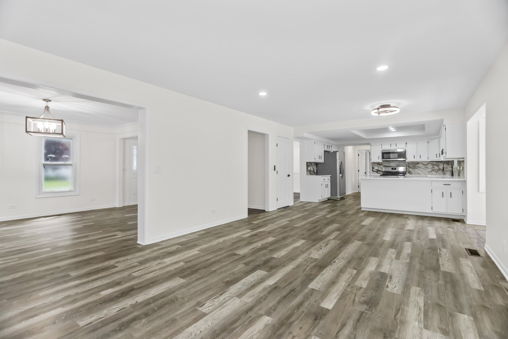 2490 Lakeside Drive, Aurora, IL