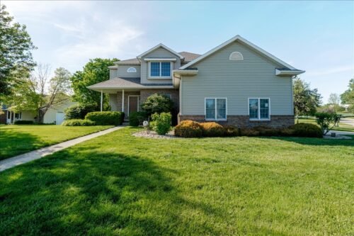 102 Meadowland Drive, Lexington, IL