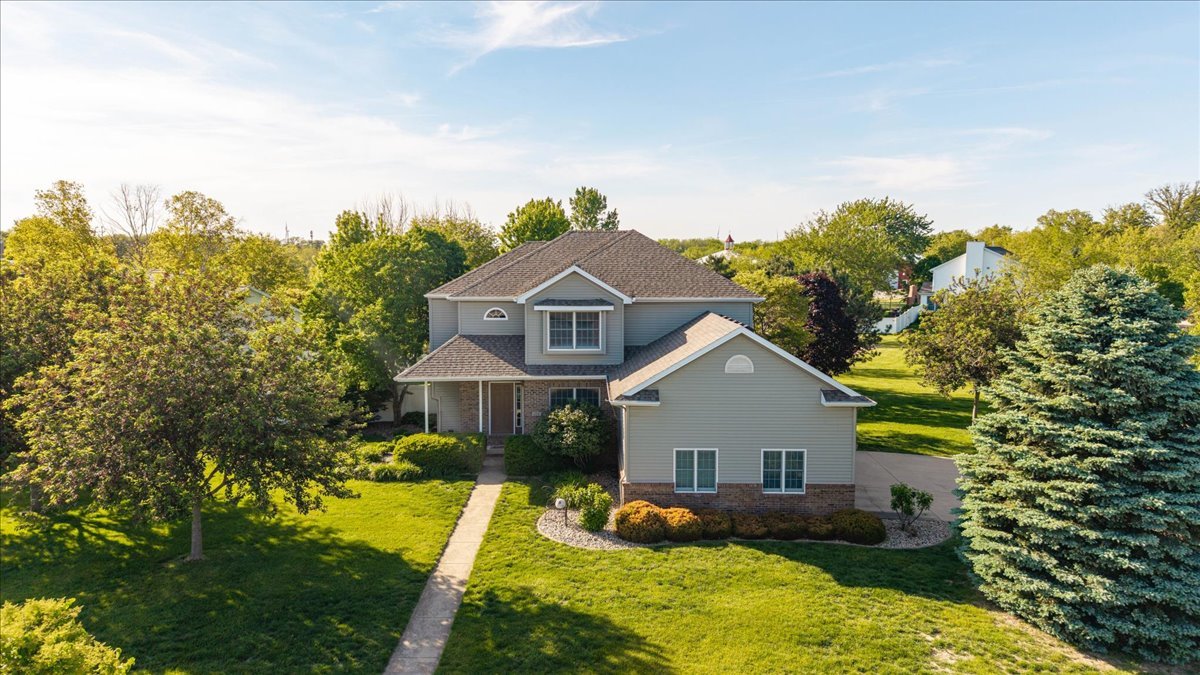 102 Meadowland Drive, Lexington, IL