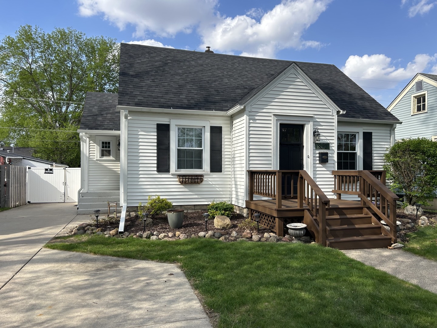822 Douglas Street, Morris, IL
