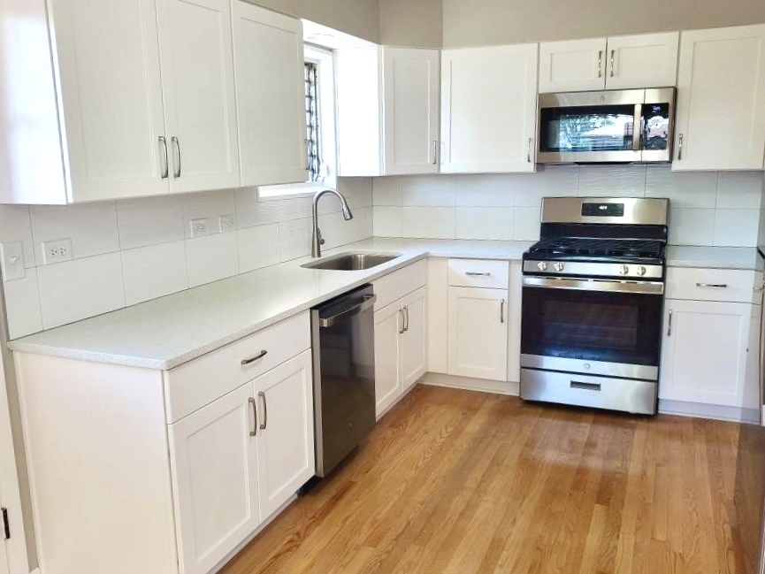 2140 Eastview Drive, Des Plaines, IL