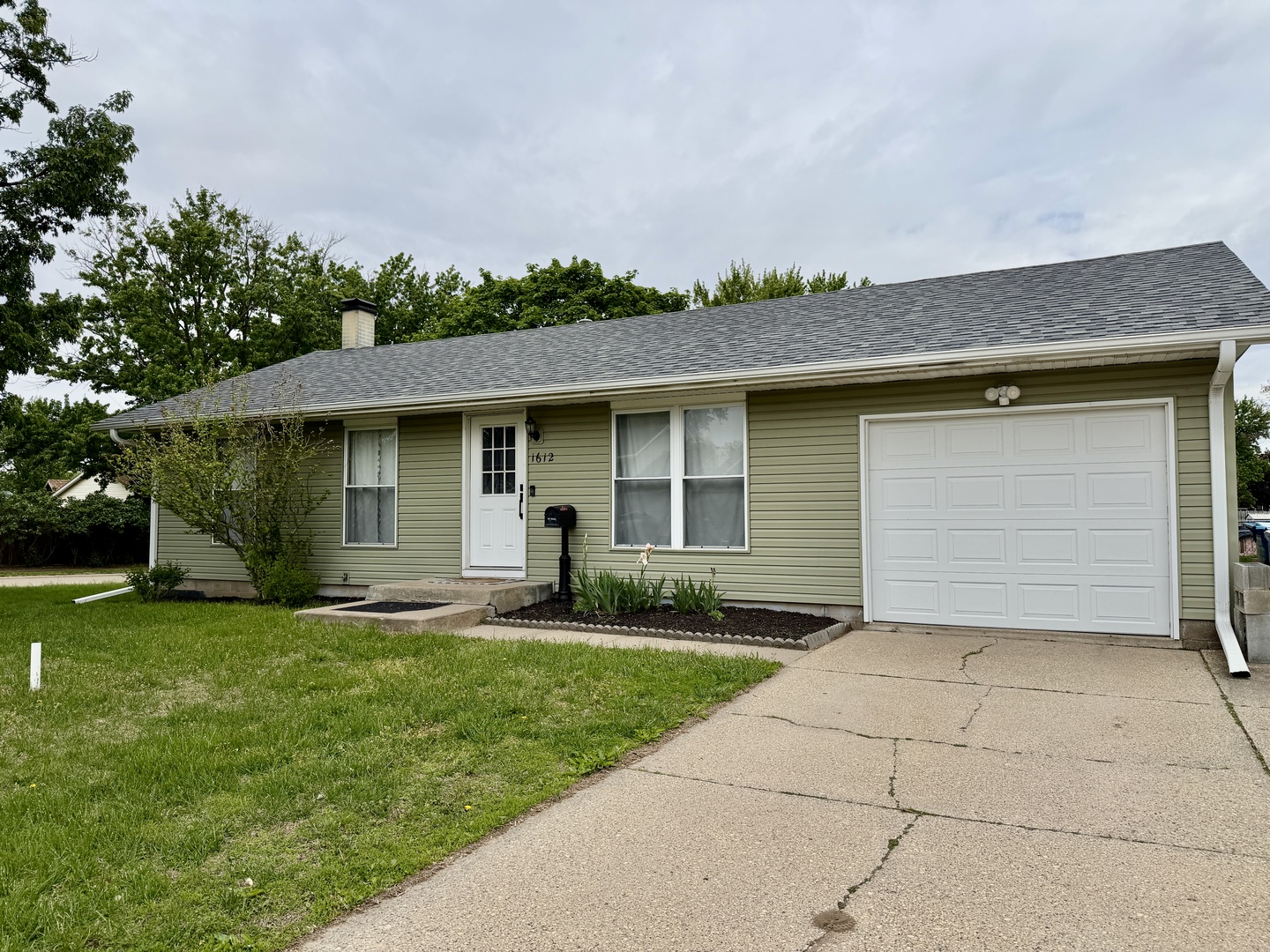 1612 Middle Road, Camanche, IA