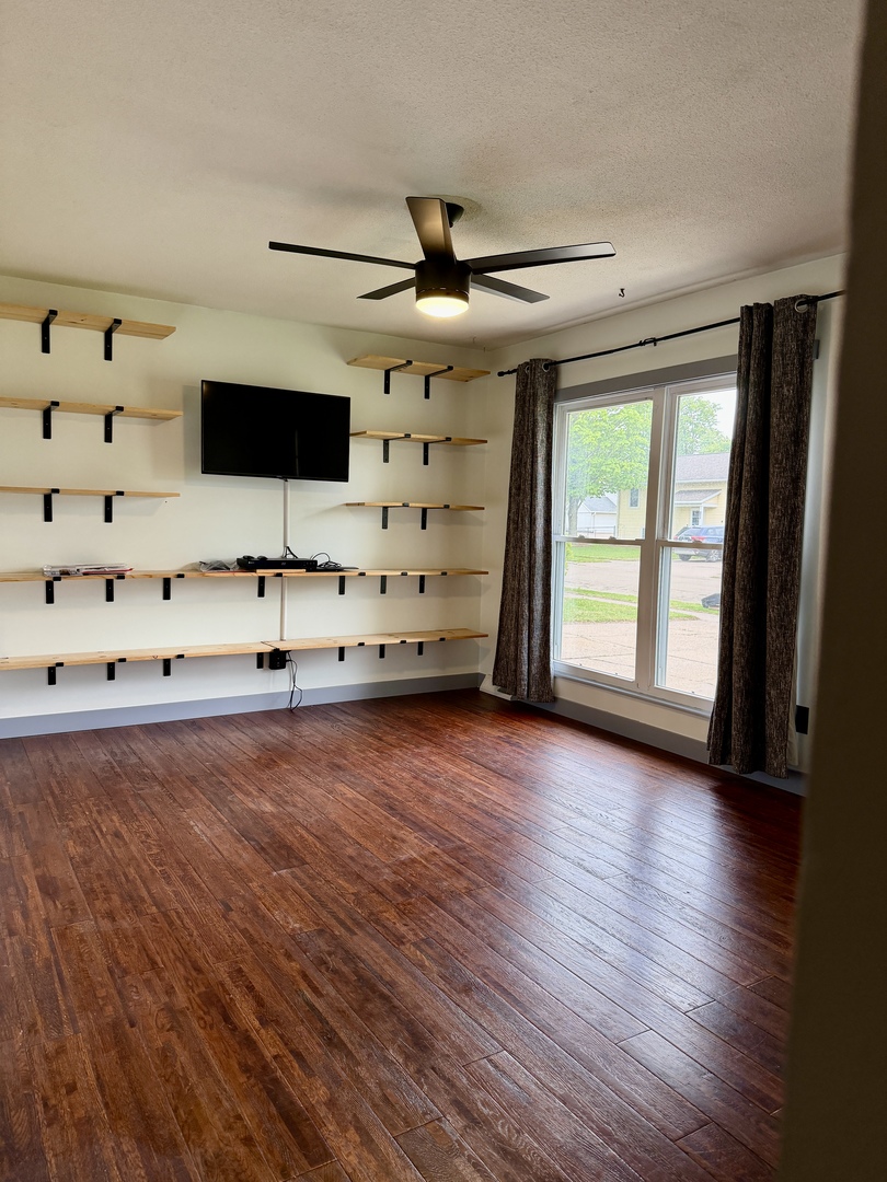 1612 Middle Road, Camanche, IA