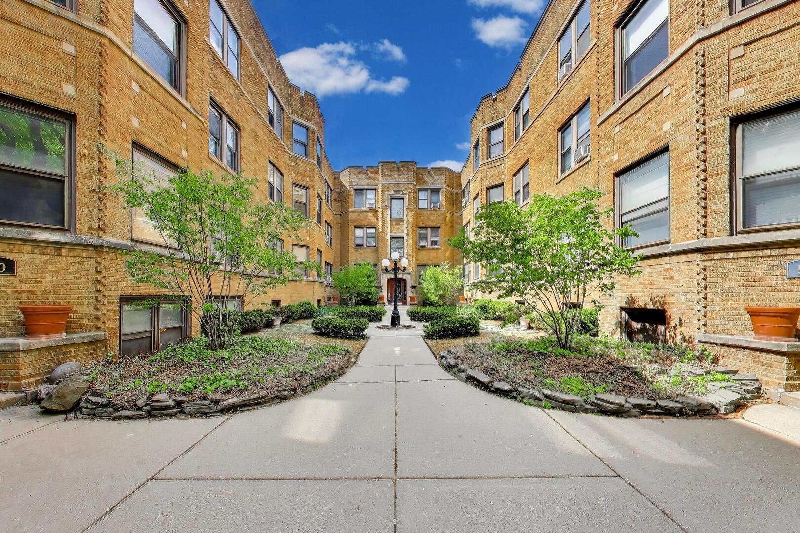 536 W Cornelia Avenue #3N, Chicago, IL
