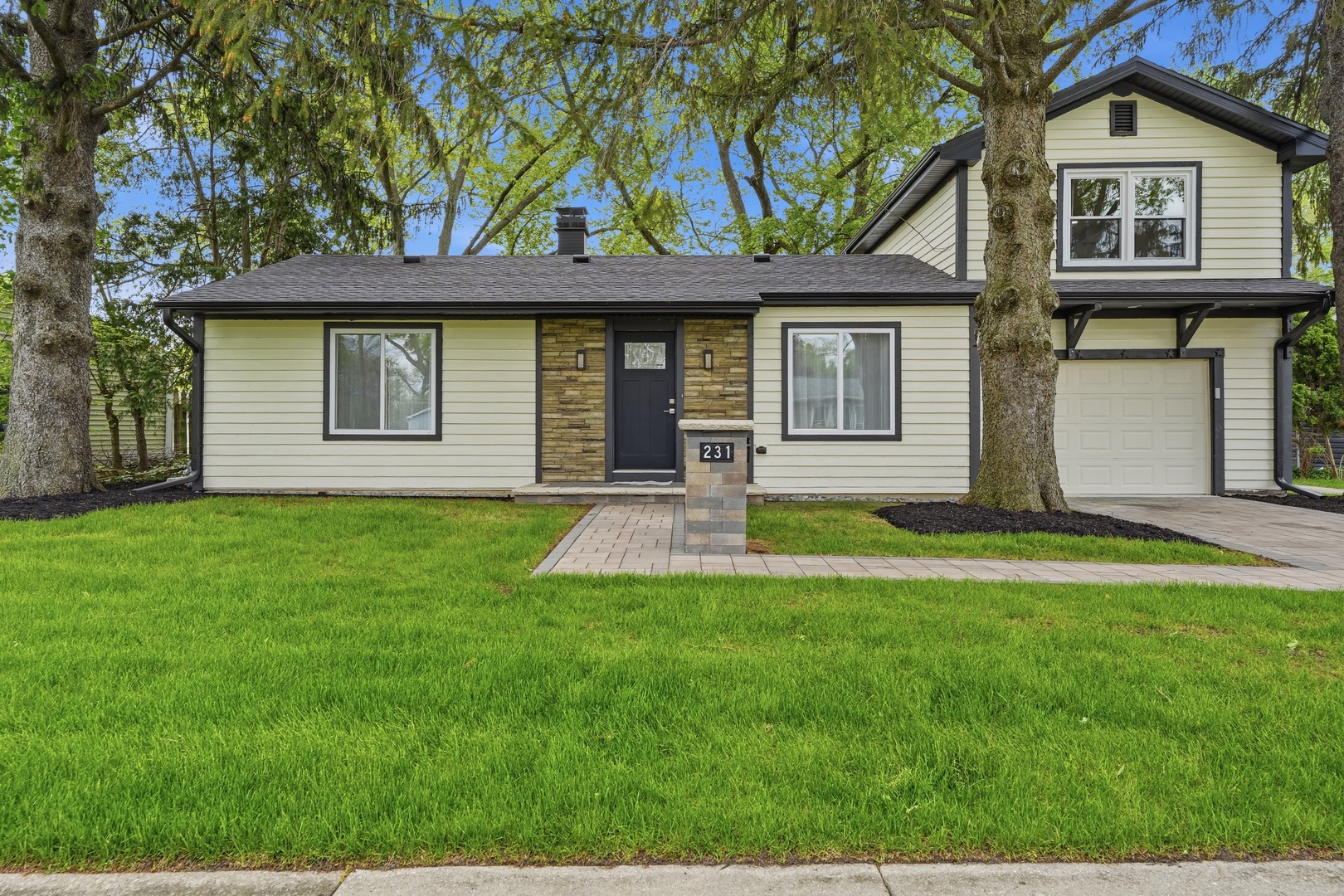231 Saint Marys Parkway, Buffalo Grove, IL