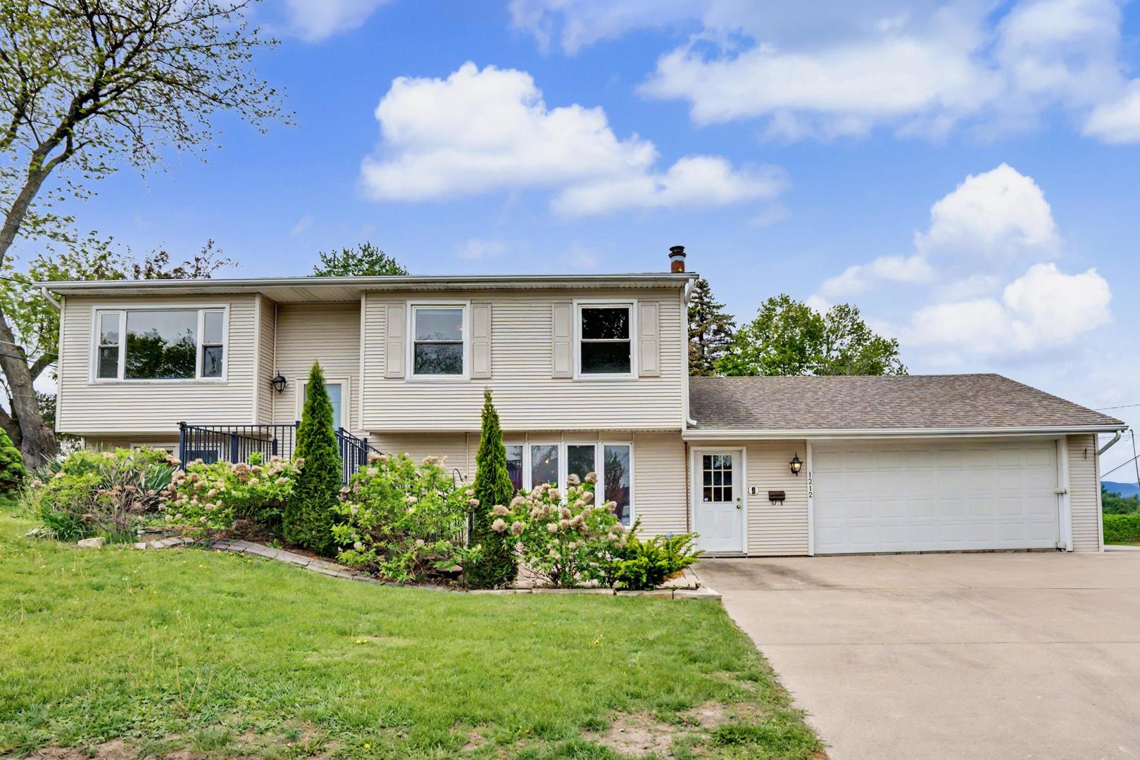 1212 N 12th Street, Clinton, IA