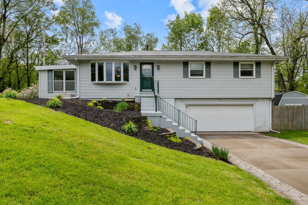 2234 Oakwood Court, East Moline, IL