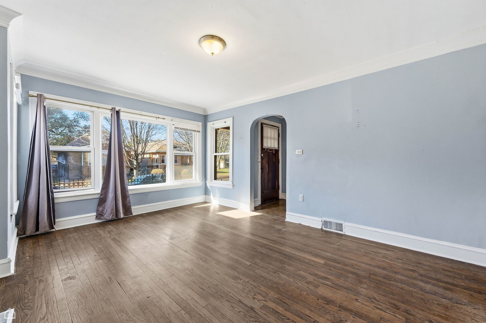 8111 S Manistee Avenue, Chicago, IL
