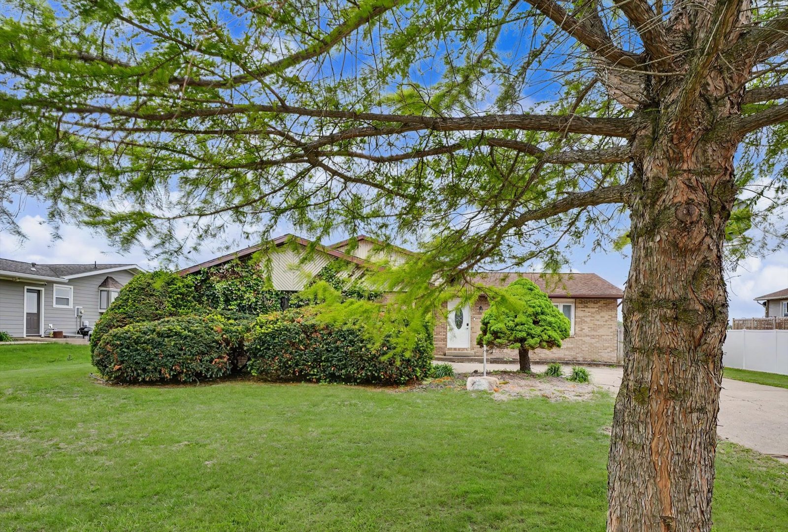 2229 Jeffery Drive, St. Joseph, IL