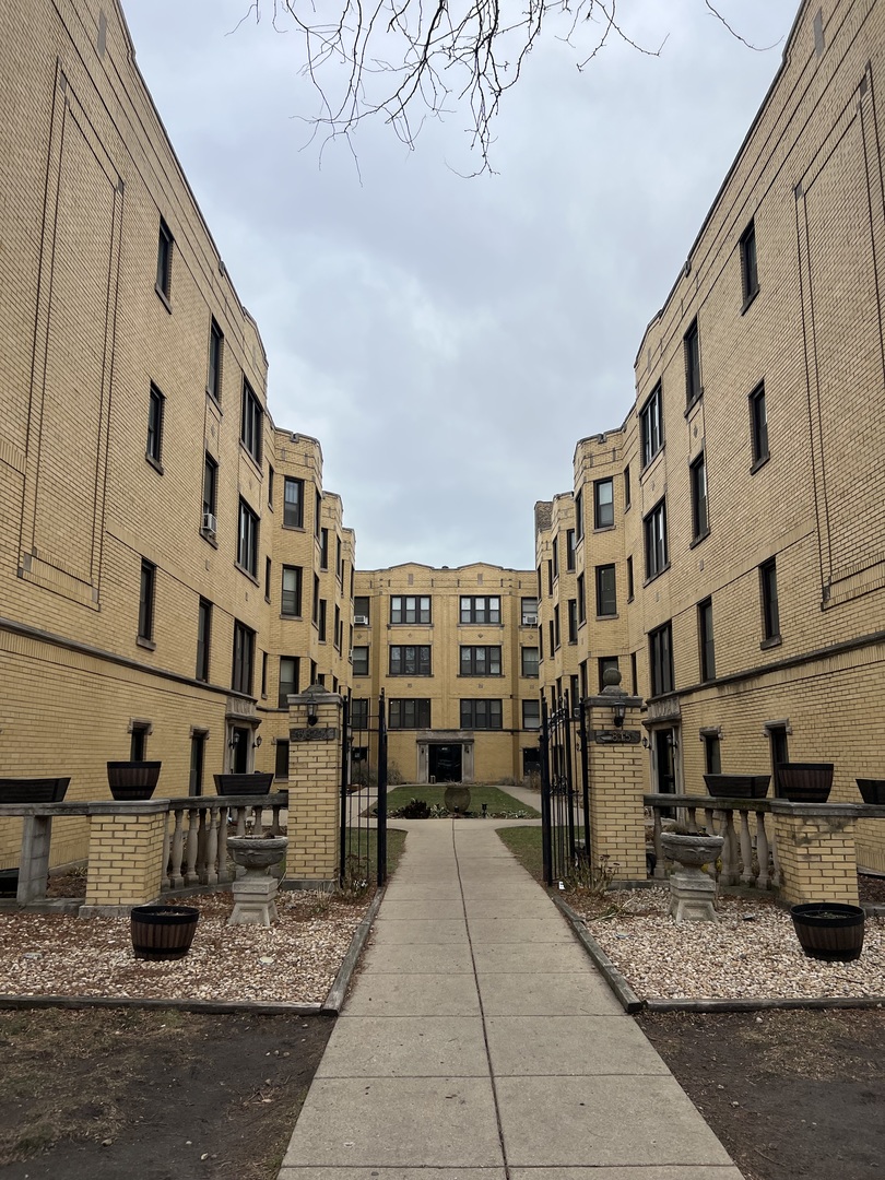 3817 N Greenview Avenue #2W, Chicago, IL
