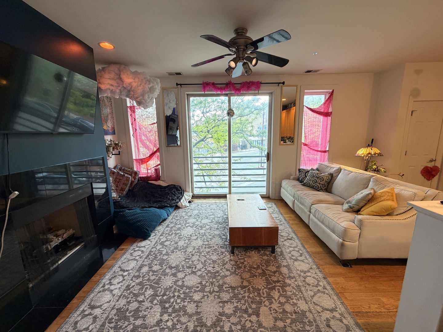 842 N Racine Avenue #202, Chicago, IL