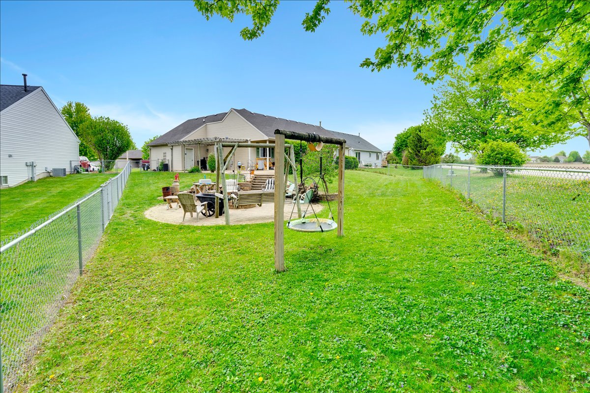 523 Iona Lane, Harvard, IL