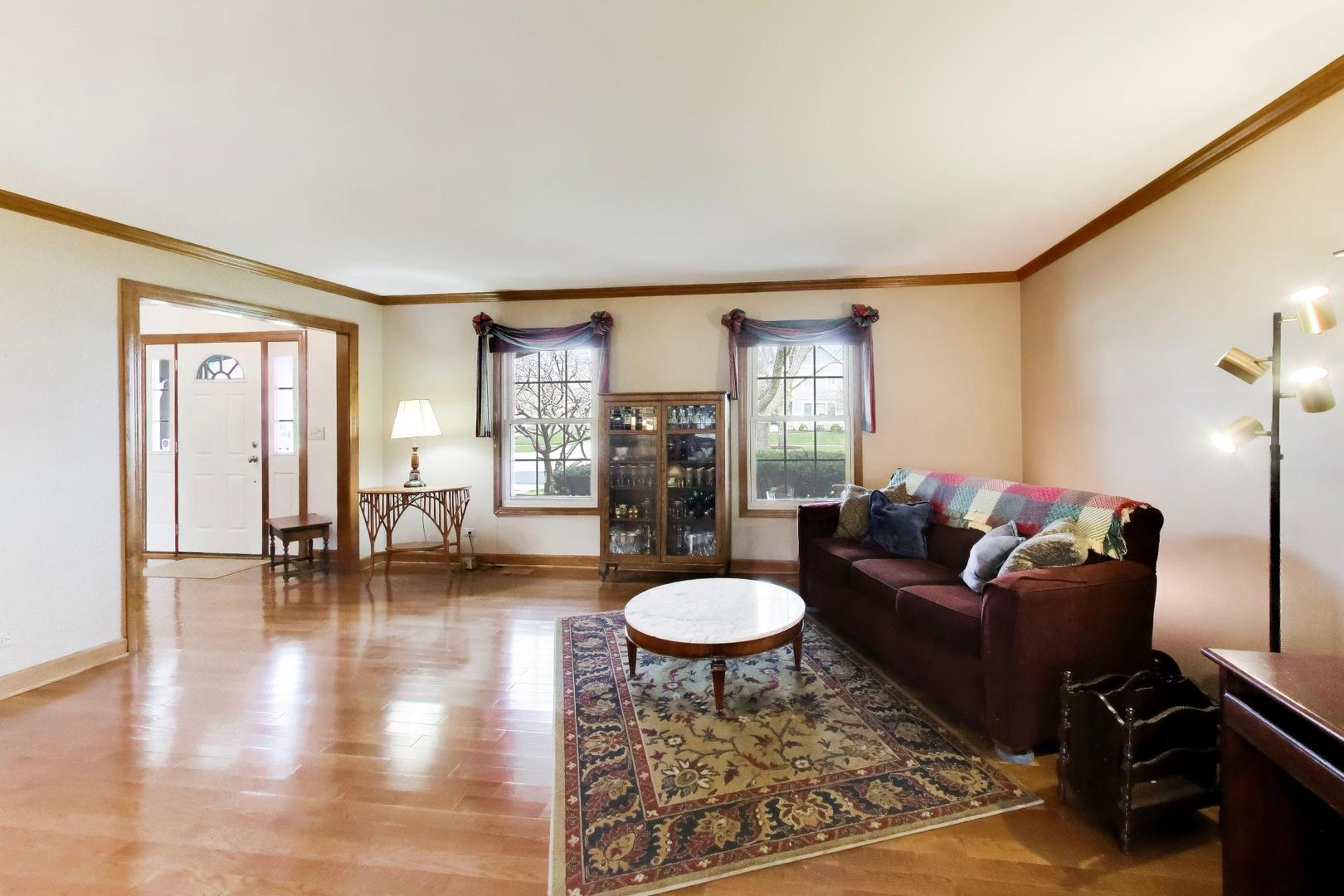 1528 Sequoia Road, Naperville, IL