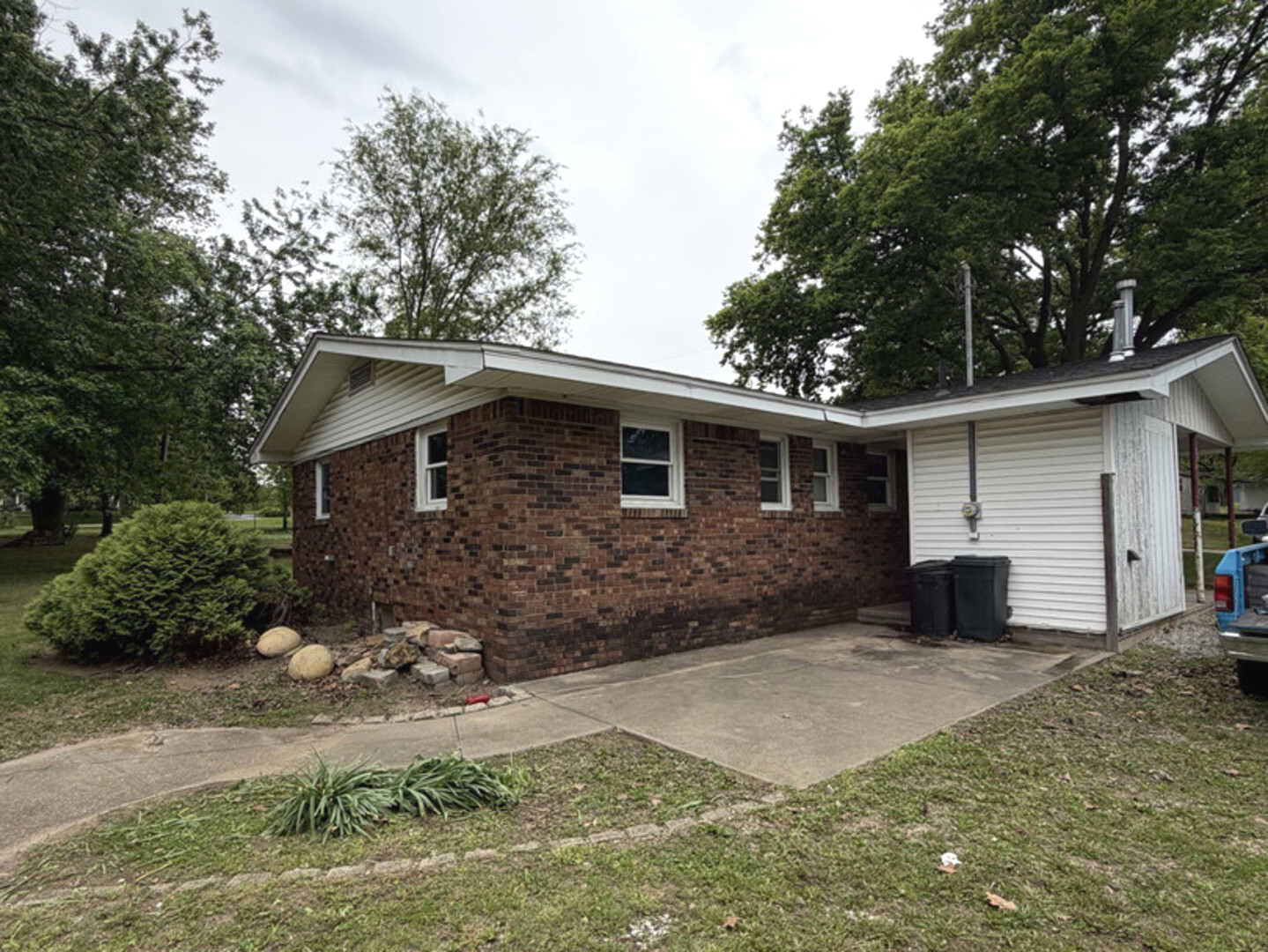 909 S Mckinley Street, Havana, IL