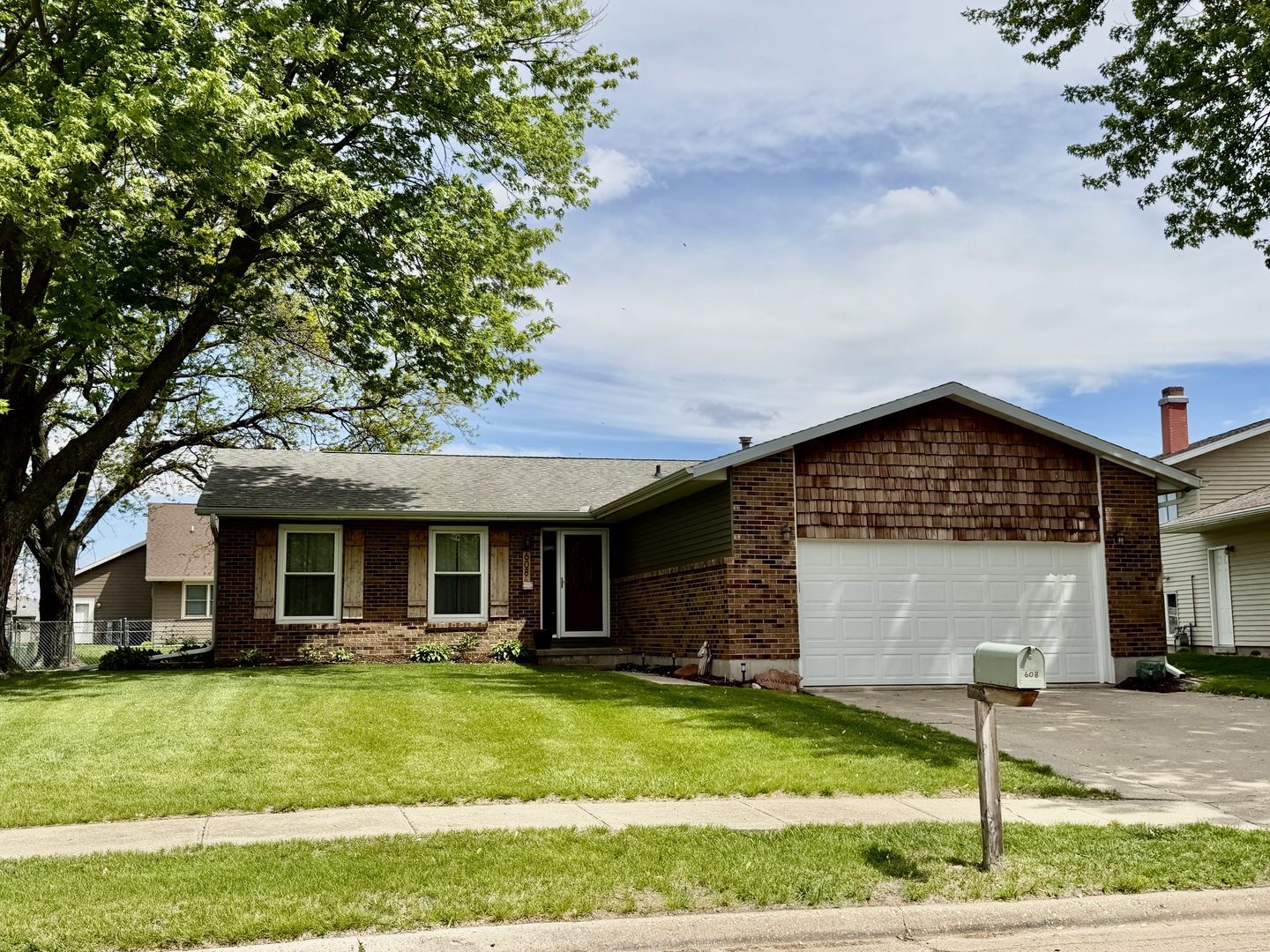 608 Greenridge Drive, Sterling, IL