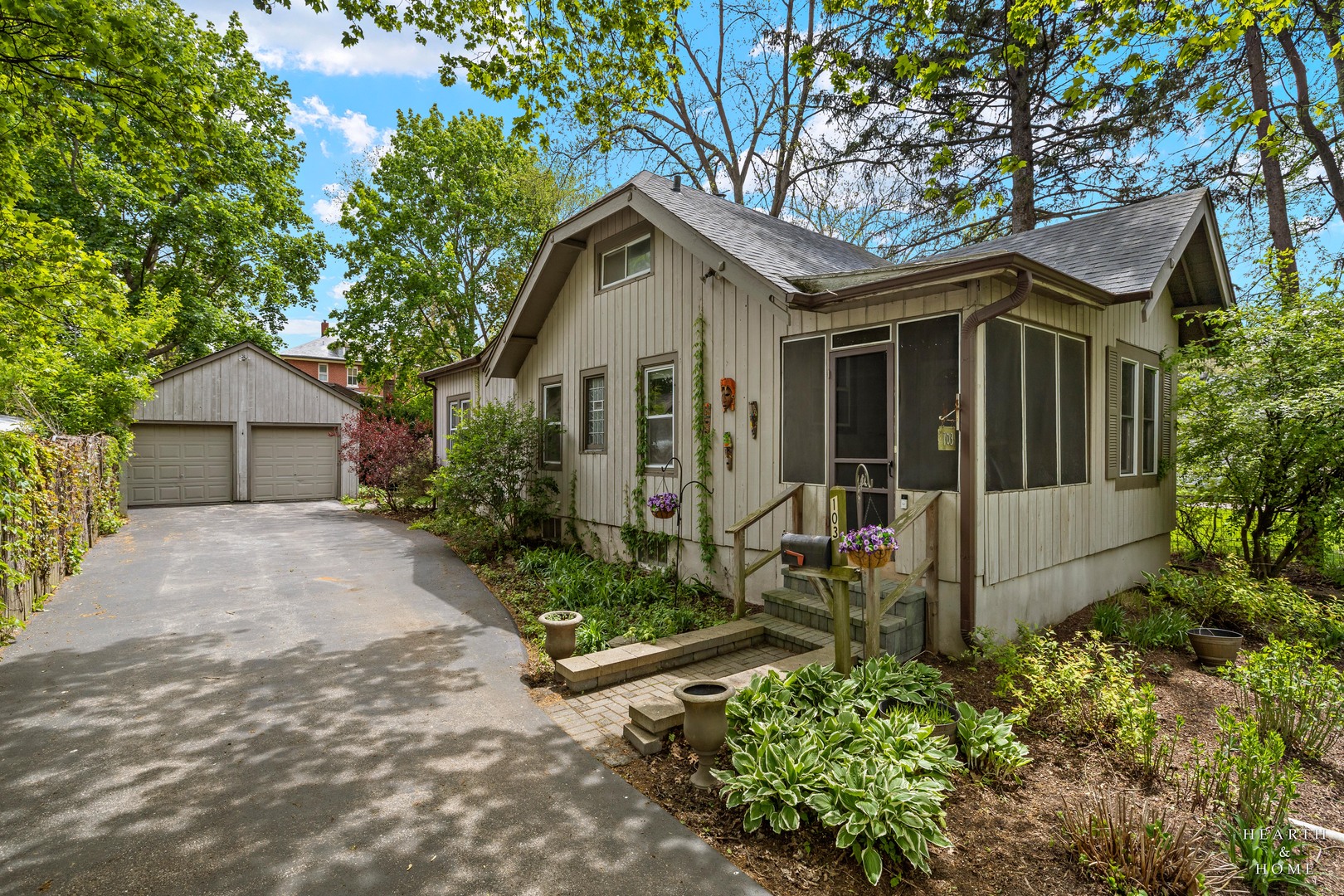 103 Grove Avenue, Fox River Grove, IL