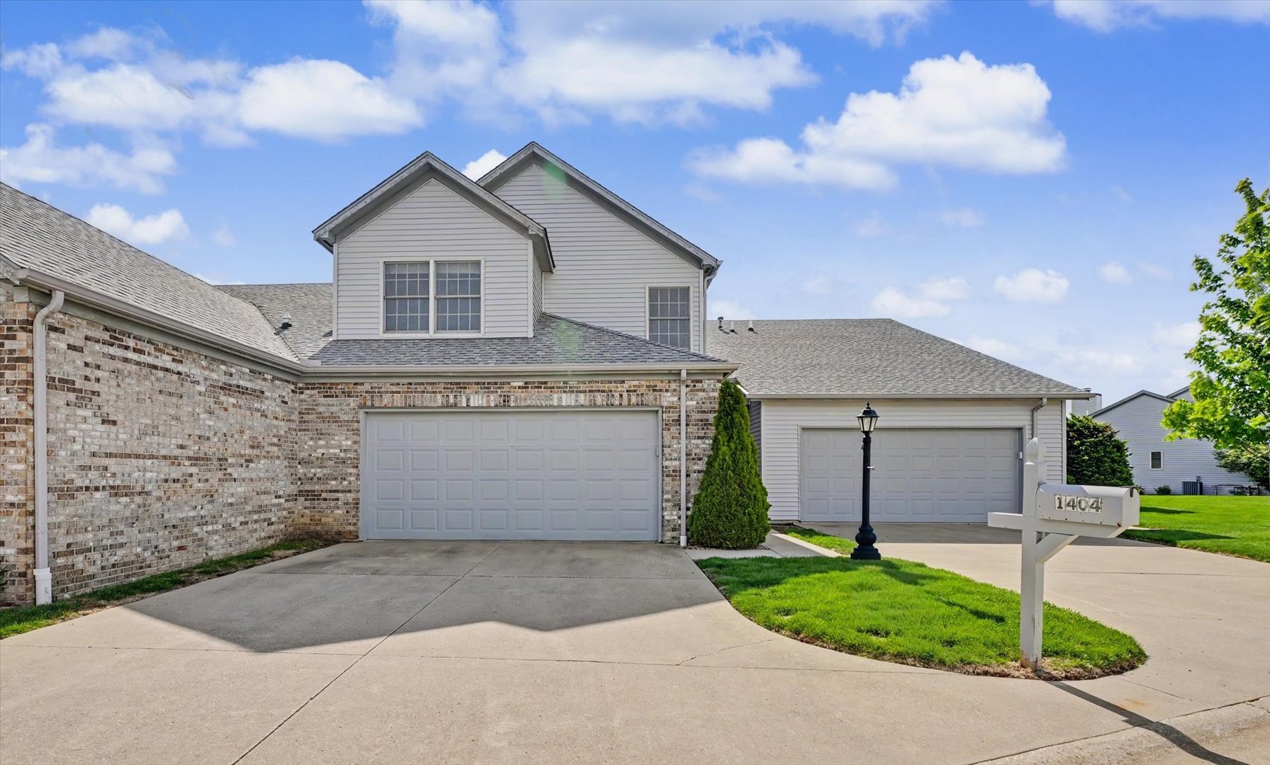 1404 Quail Run Drive, Savoy, IL