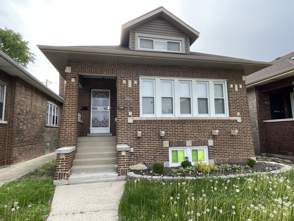 8035 S Oglesby Avenue, Chicago, IL