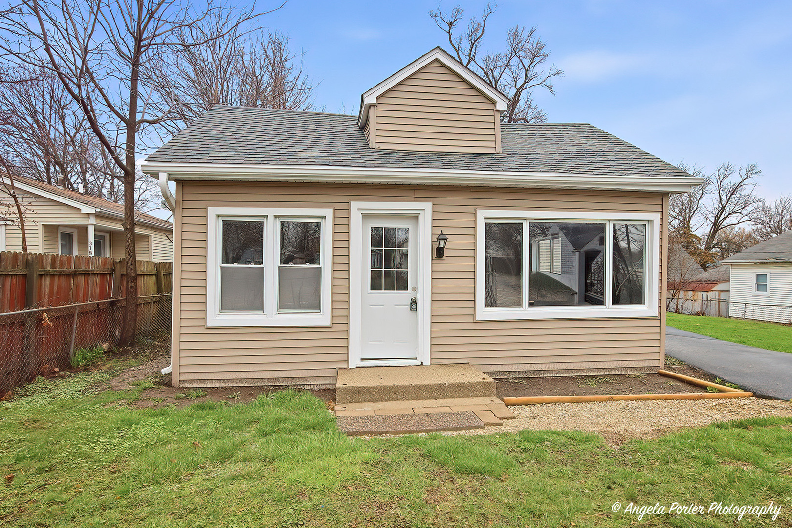 320 E WASHINGTON Street, Round Lake Park, IL