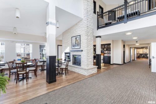 2592 MIDDLE Road #315, Bettendorf, IA