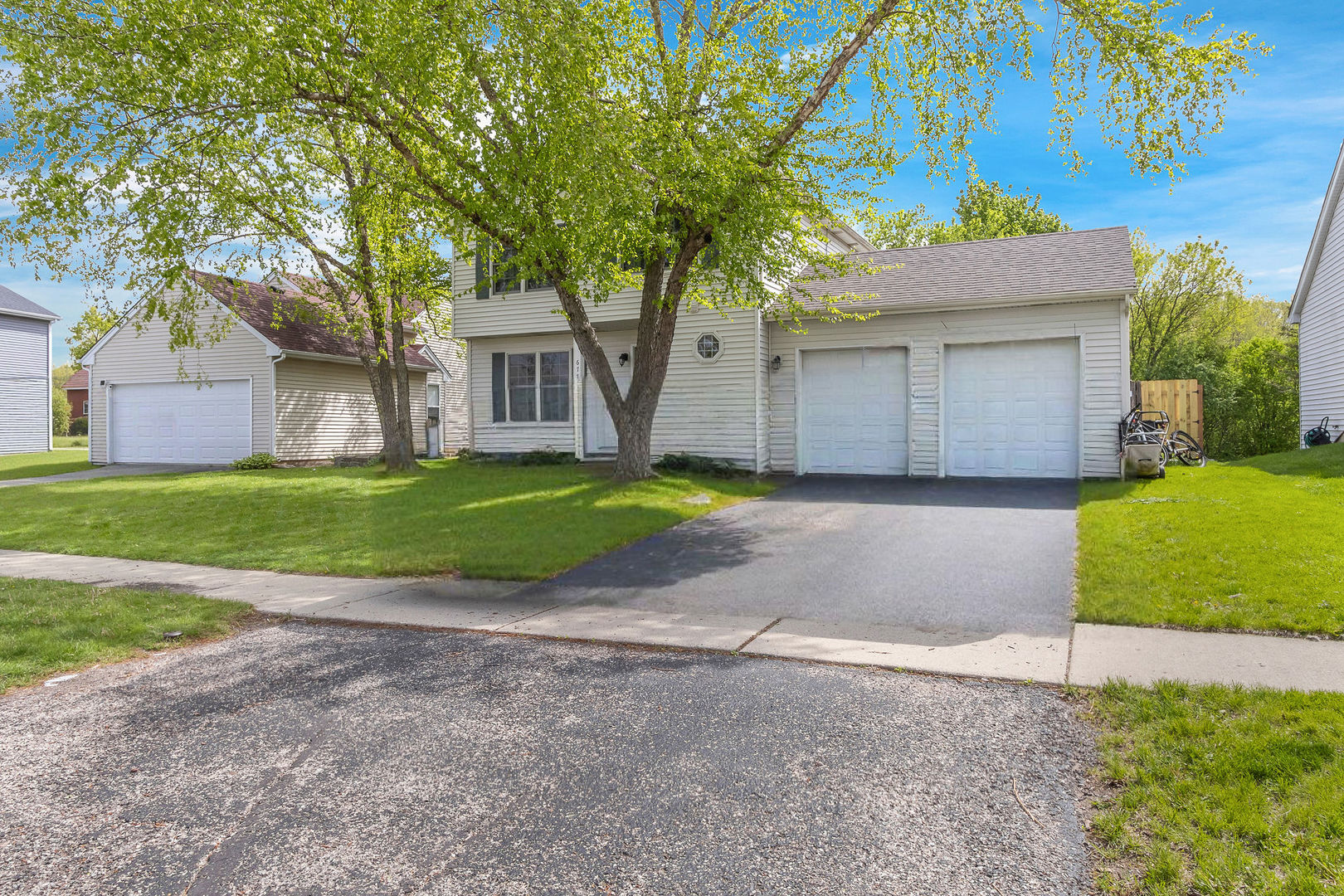 677 Anderson Drive, Lake In The Hills, IL