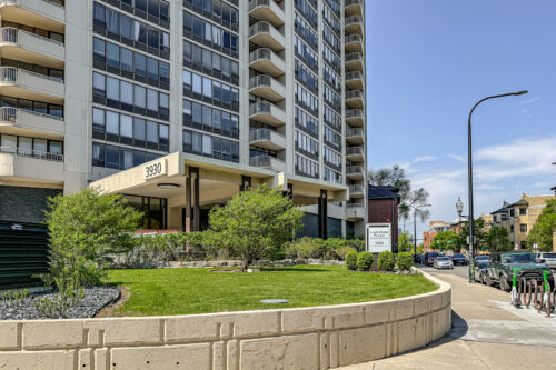 3930 N Pine Grove Avenue #1805, Chicago, IL