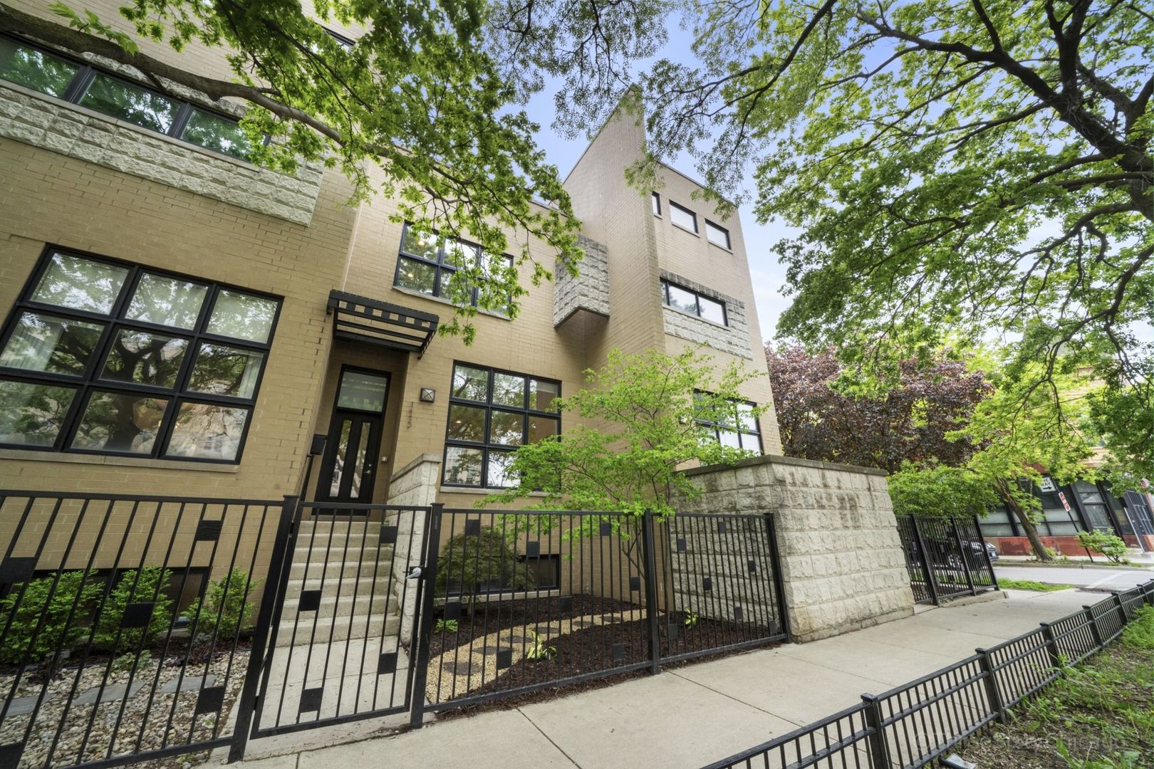 1413 N Leavitt Street, Chicago, IL