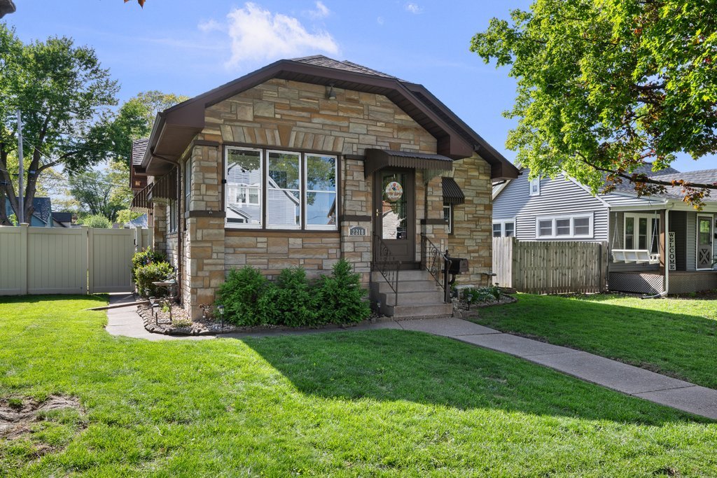 2218 DAVIE Street, Davenport, IA
