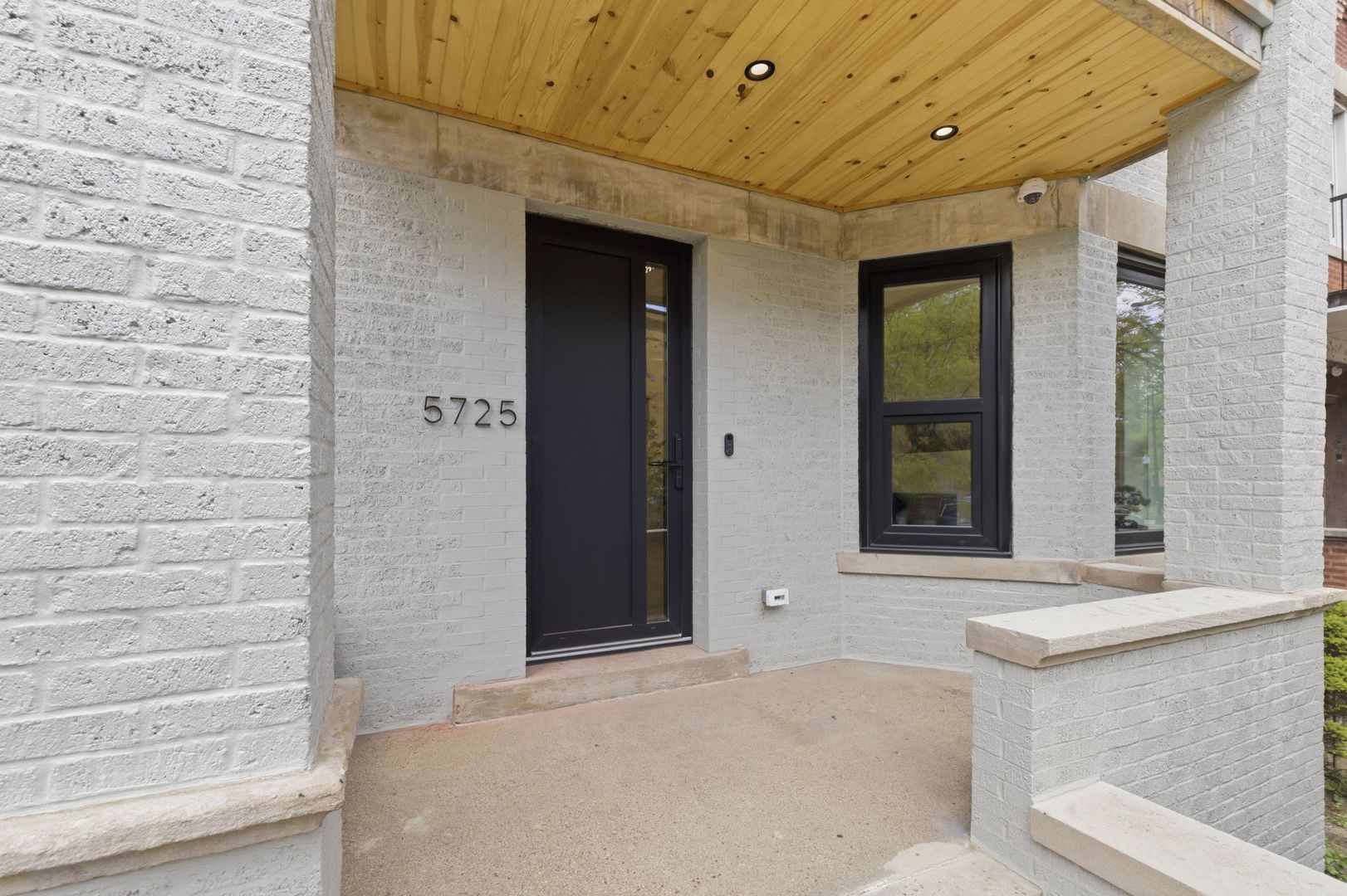 5725 N Ridge Avenue, Chicago, IL